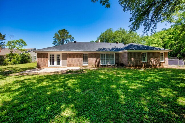 Building Photo - ** 4 Bed 2 Bath located in Ridgefield **Call 334-366-9198 to schedule a self tour