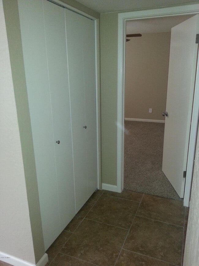 Building Photo - 326 W La Jolla Dr