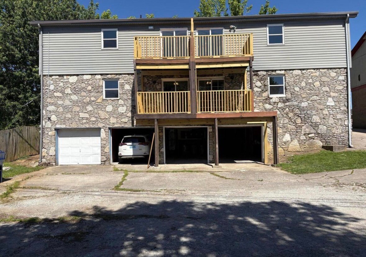 Building Photo - 2828 Yellowstone Pky