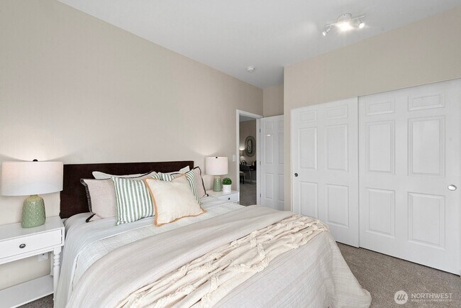 Building Photo - 401 S 51st Ct