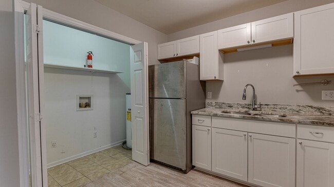 Building Photo - 3 Bedroom 1.5 Bath Home in Holly Court - Goose Creek