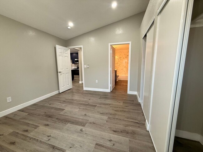 Building Photo - ADU