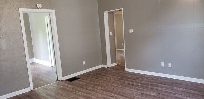 Building Photo - 3 bedroom 1 bath