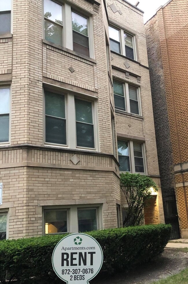 Building Photo - 6034 N Fairfield Ave