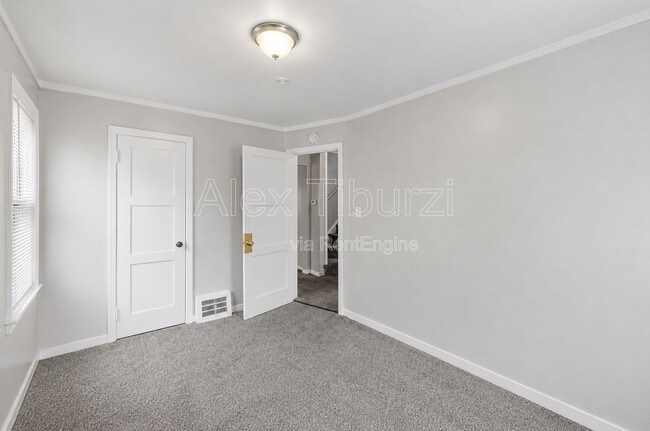 Building Photo - 6301 Lodewyck St