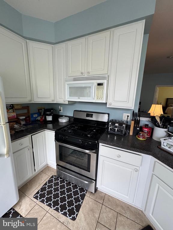 Building Photo - 2604 Chapel Lake Dr