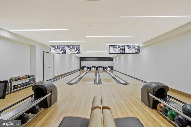 Building Photo - 5904 Mt Eagle Dr