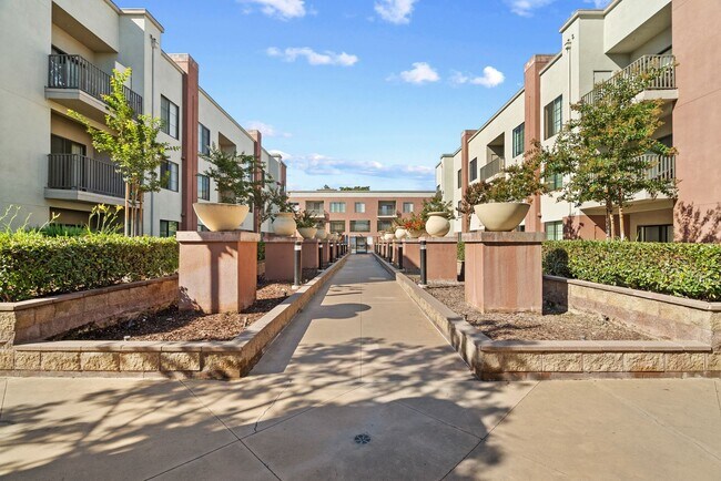 Building Photo - Modern and Luxurious 1 Bedroom 1 Bath Condo in the Desirable Brickyard Community