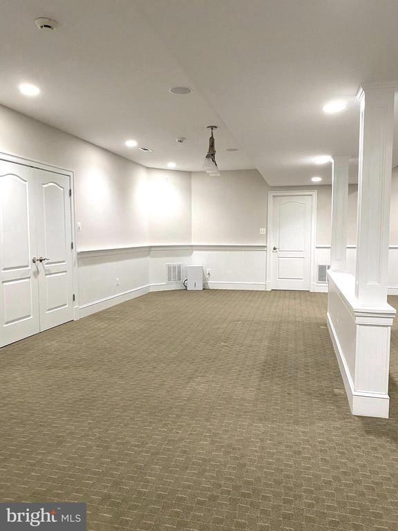 Building Photo - 600 Kentland Dr