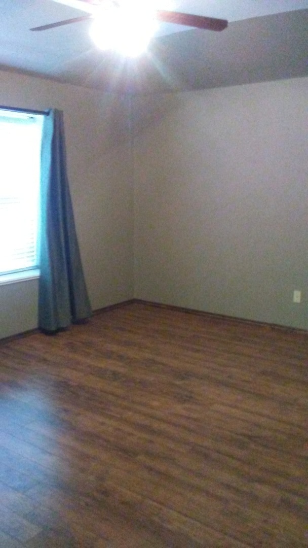 Building Photo - PRE-LEASING FOR FALL. 3 bed, 2 bath, 2 car garage home in Woodcreek Addition!