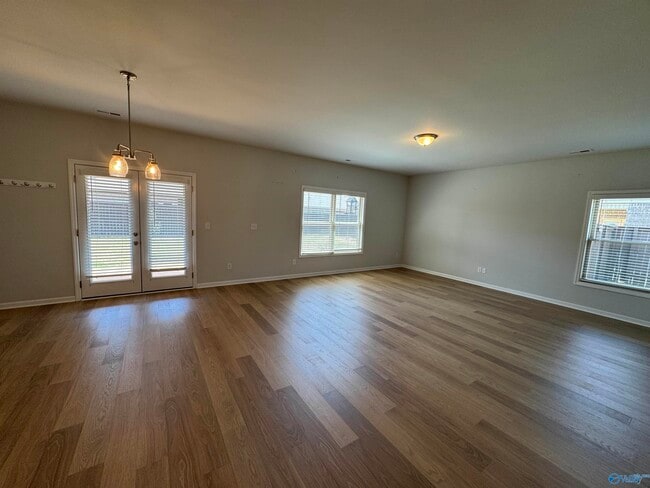 Building Photo - 214 Portrait St