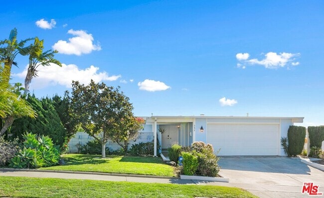 Building Photo - 3636 Oceanhill Way