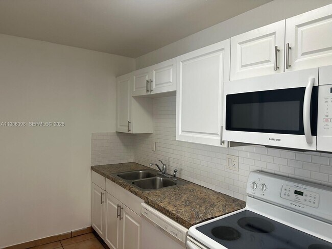 Building Photo - 4500 NW 79th Ave