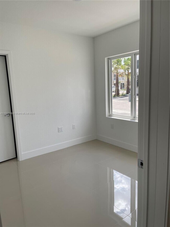 Building Photo - 25818 SW 144th Ave