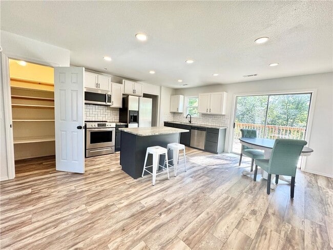 Building Photo - 507 Braithwaite St