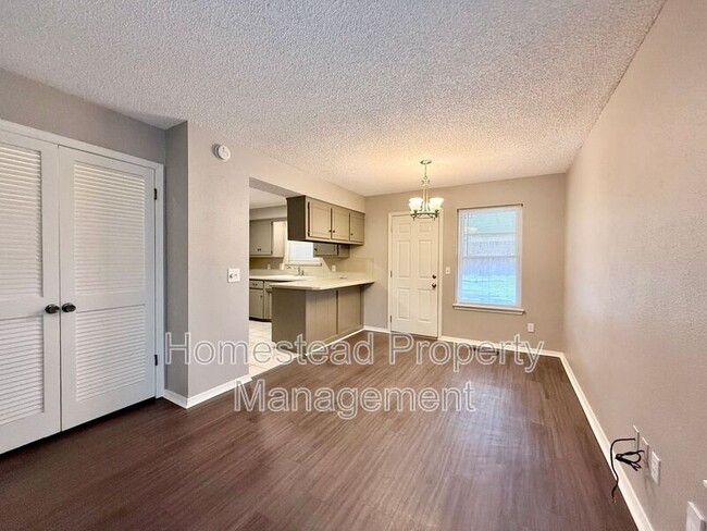 Building Photo - 10445 Dover Dr