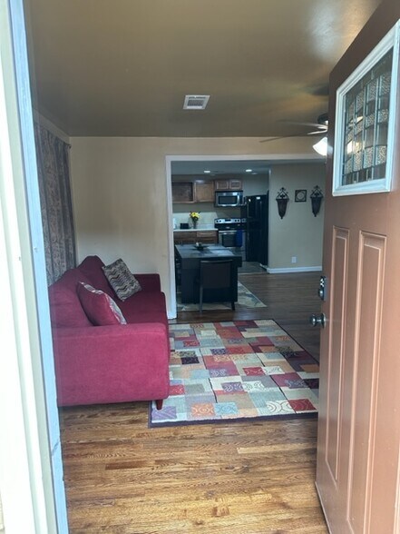 Building Photo - 1385 Elizabeth Ln