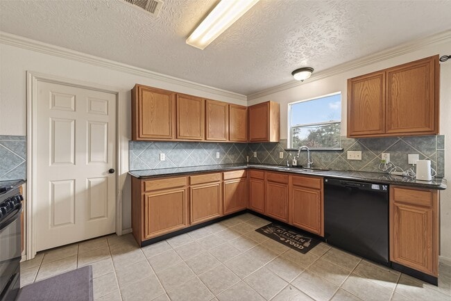 Building Photo - 11002 Heron Nest St