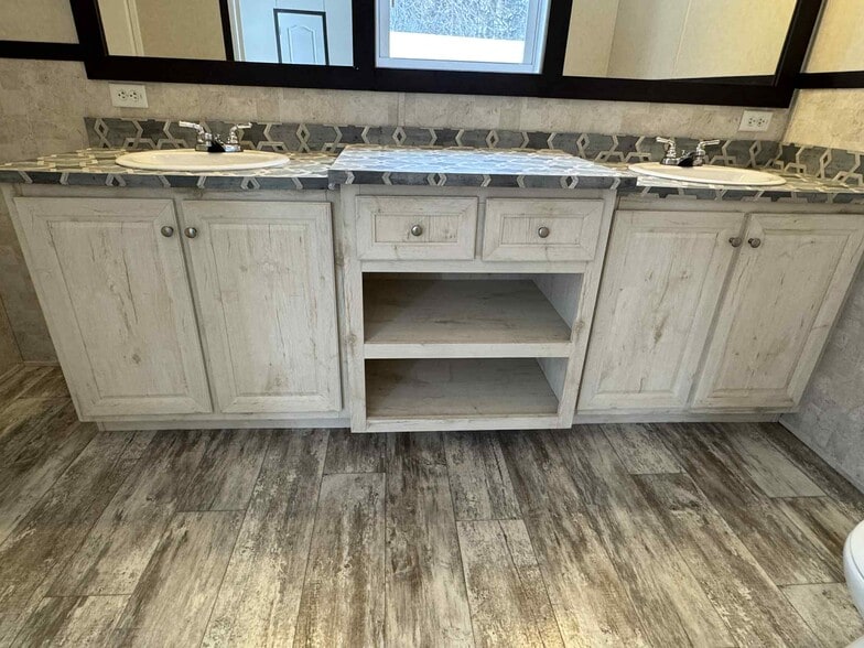 Building Photo - 48583 Pineview Dr