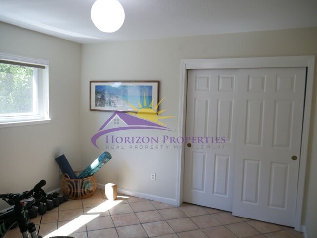 Building Photo - 1704 Summerhill Ct