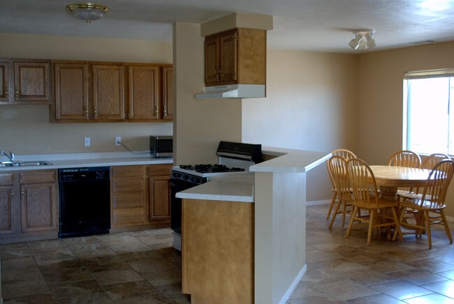 AM Kitchen - Aspen Meadow Apartments