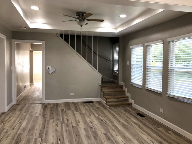 Building Photo - Large remodeled 4bed/2bath close to schools and transportation!