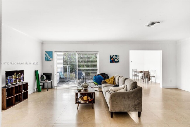 Building Photo - 1130 Cotorro Ave