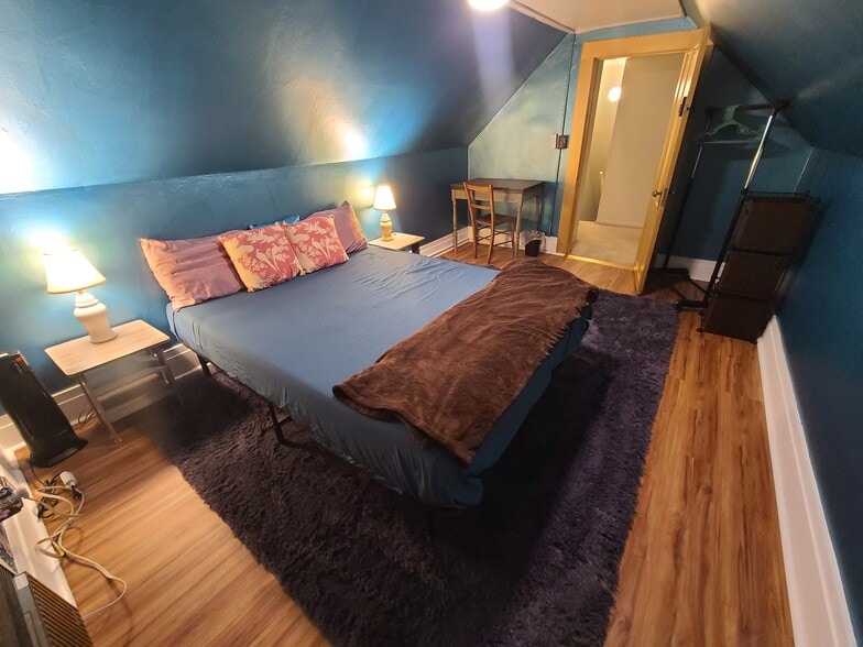 Room #3 - 1512 Harlem Blvd
