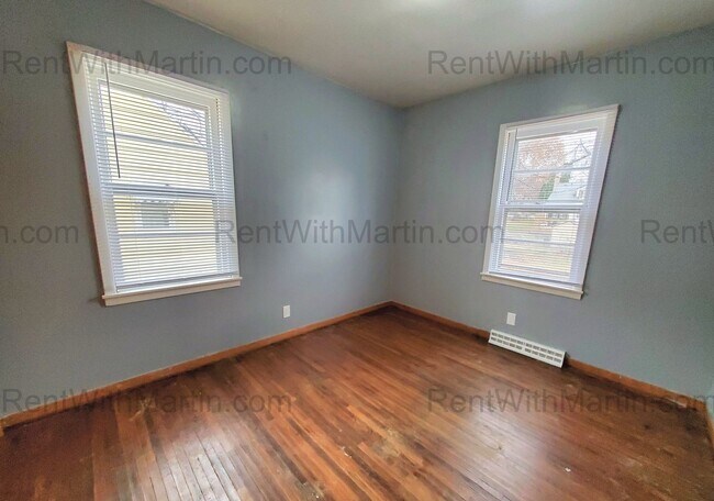 Building Photo - 736 Sherman Ave