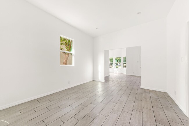 Building Photo - 1510 E Cesar E Chavez Ave