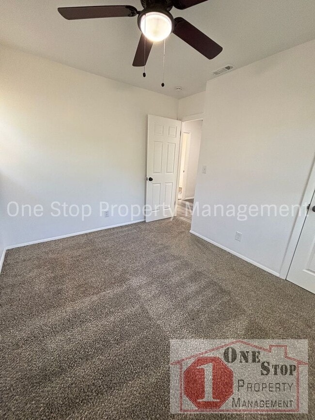 Building Photo - 4-bedroom, 2.5-bath in  Kansas City