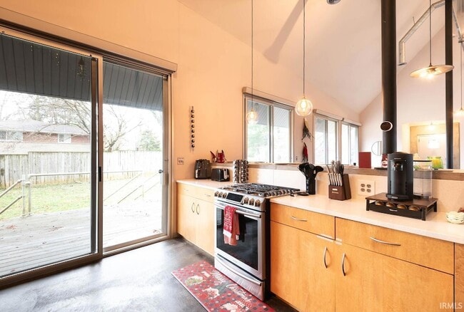 Building Photo - 612 N Kerry Dr