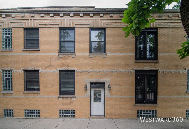 Building Photo - 2920 W Schubert Ave