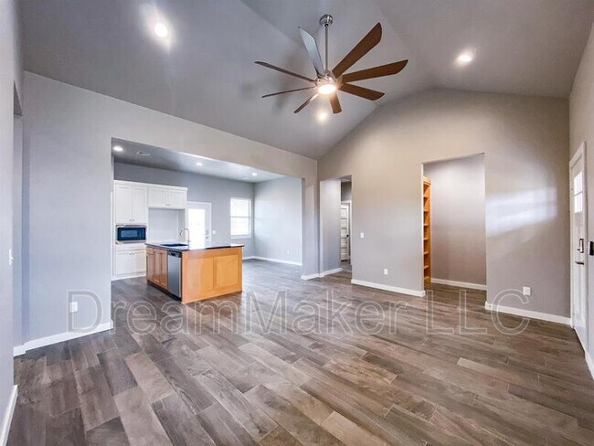 Building Photo - 917 Apple Blossom Way