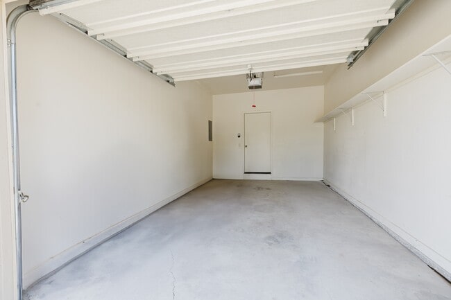 Building Photo - 3000 US-84