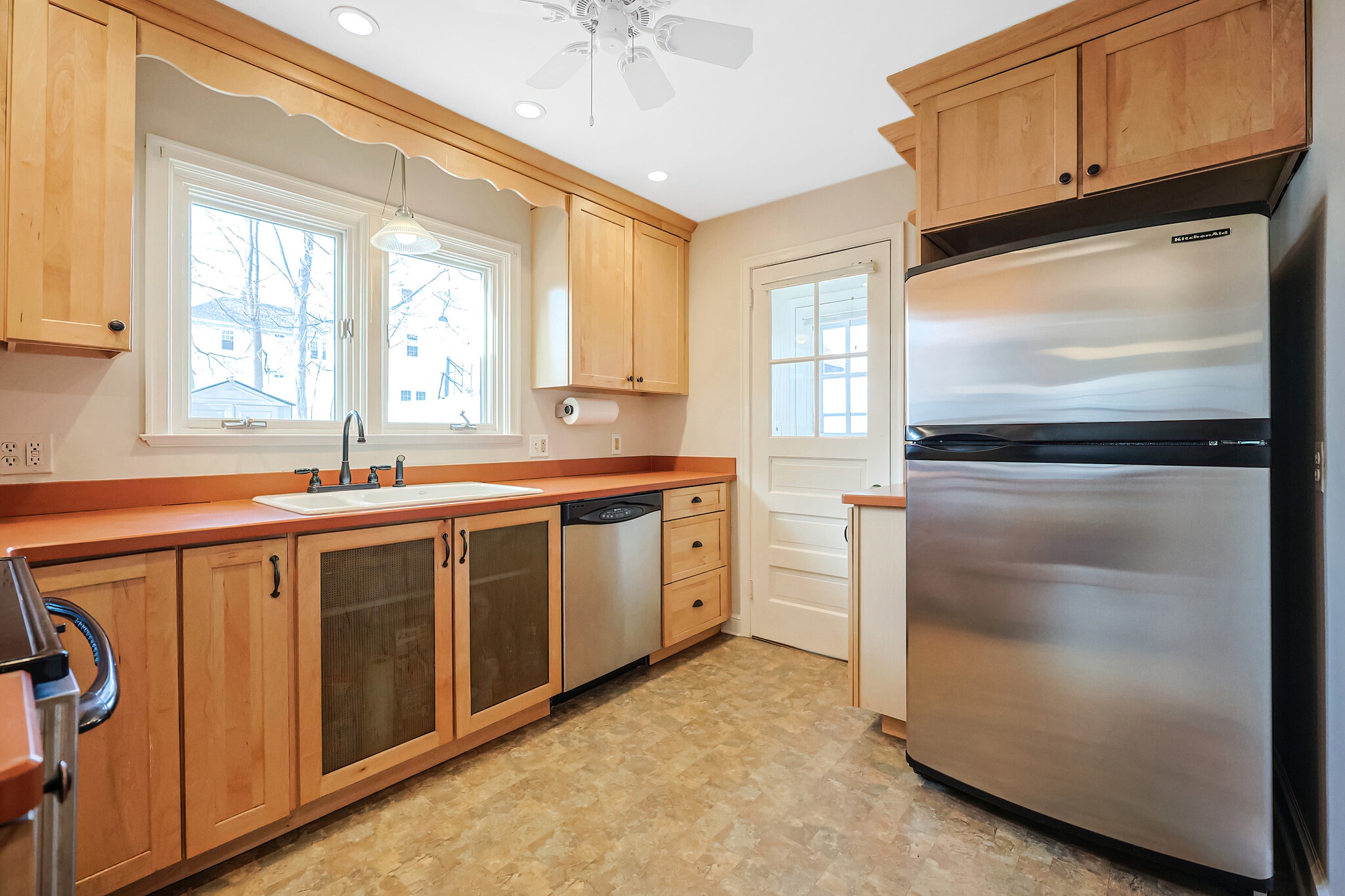 Building Photo - 11 Acadia St