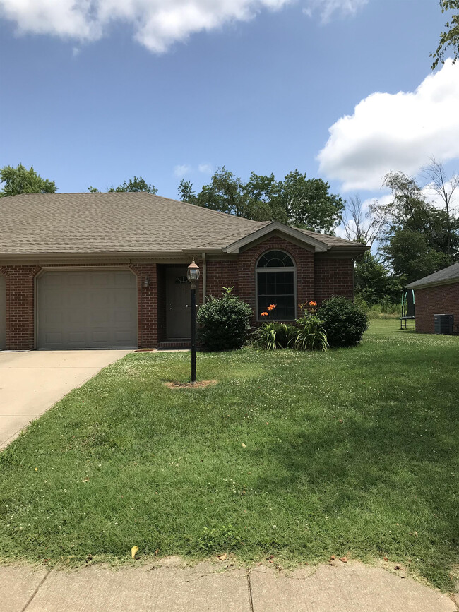 Building Photo - 7878/7884 Andee Ln