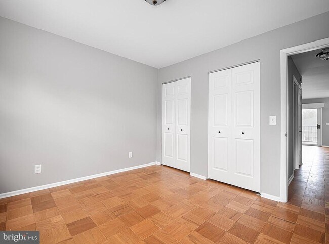 Building Photo - 211 Crocker Dr