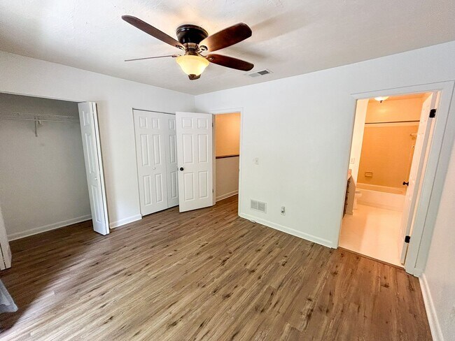 Building Photo - Pickwick Park #805 - Pet Friendly!