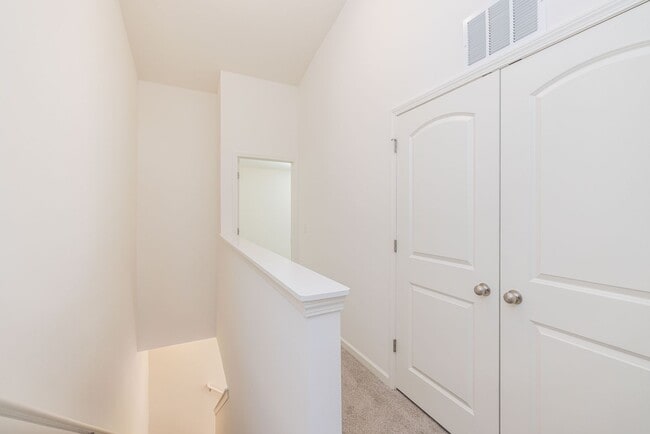 Building Photo - BEAUTIFUL 2 Bedroom Townhome in Mooresville AVAILABLE NOW