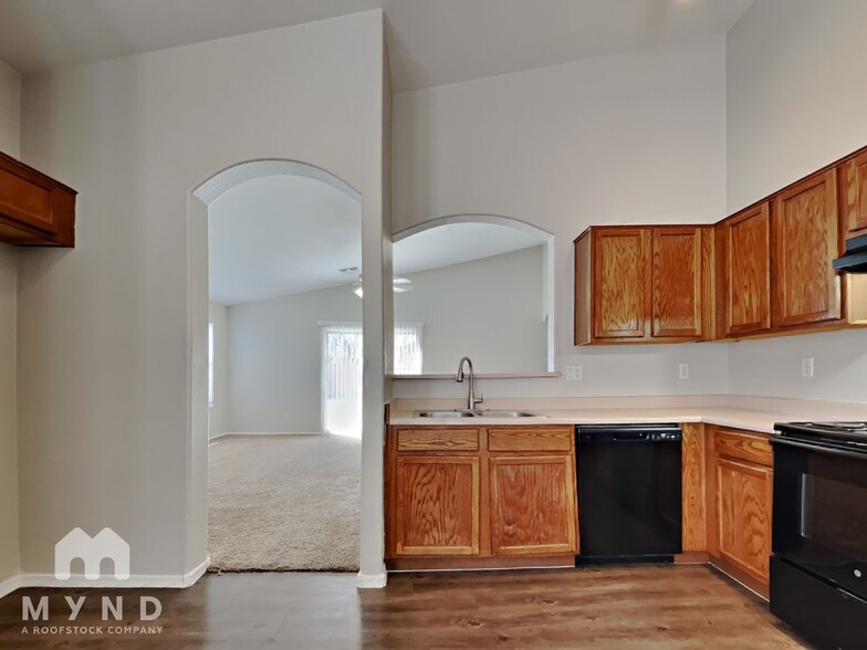 Building Photo - 8617 W Echo Ln
