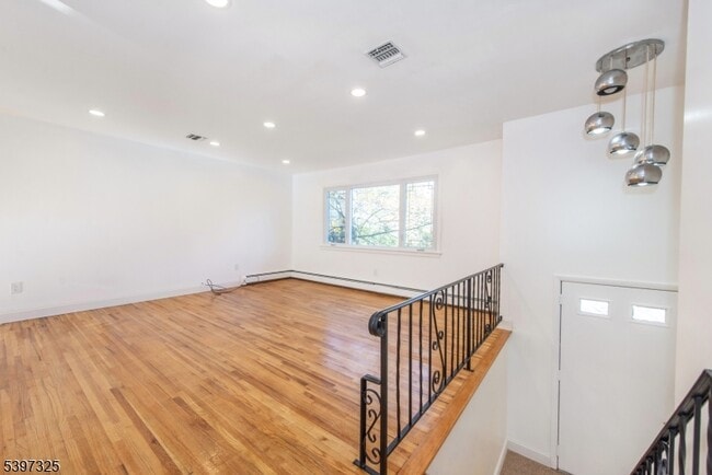 Building Photo - 4 Maureen Ct