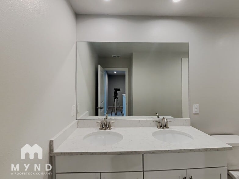 Building Photo - 2431 Arbor Wind Dr