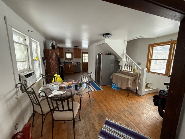 Building Photo - 908 Island St