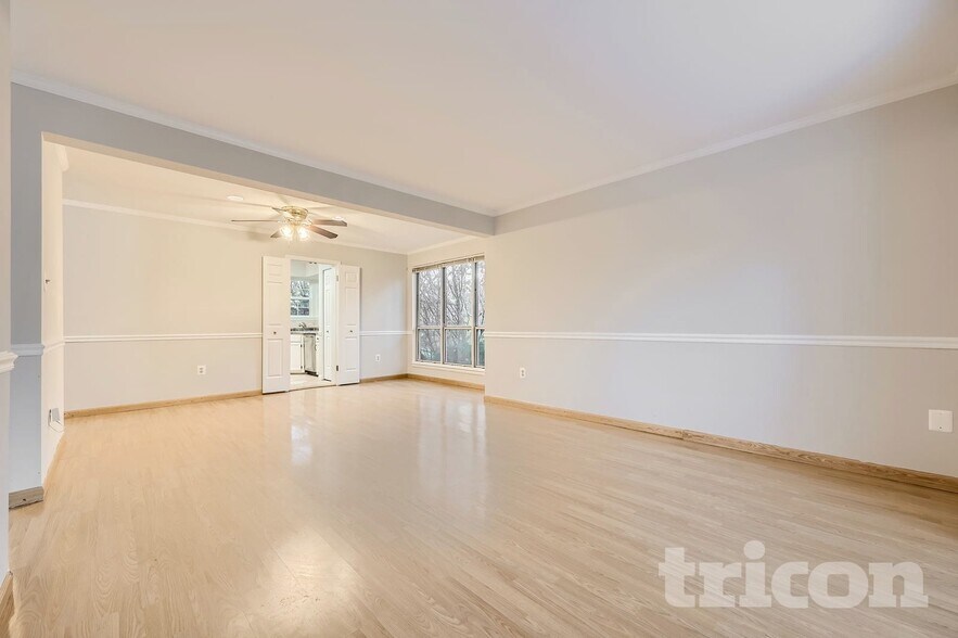 Building Photo - 7832 Falling Leaves Ct