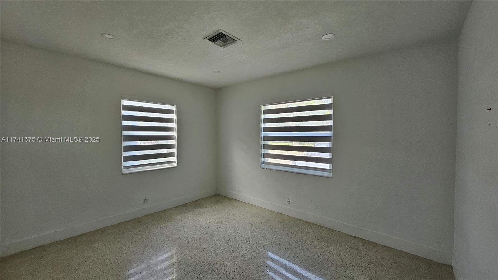 Building Photo - 1003 N 17th Ave