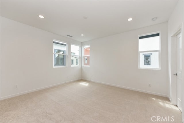 Building Photo - 115 Allusion