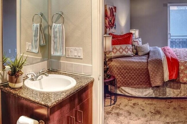 Building Photo - Great 2bd 2bath Downtown Seattle Condo For Rent!