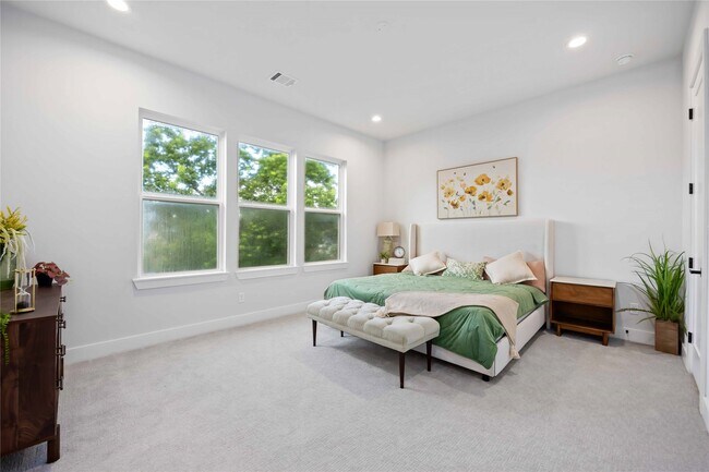 Building Photo - 6110 De Campo St