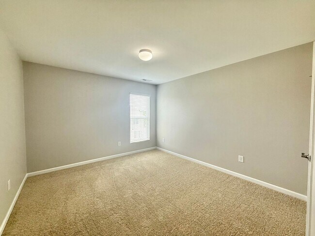 Building Photo - **OFFERING REFUNDABLE APPLICATION FEES** Fantastic 3BD, 2.5BA North Raleigh Townhome with Fenced ...